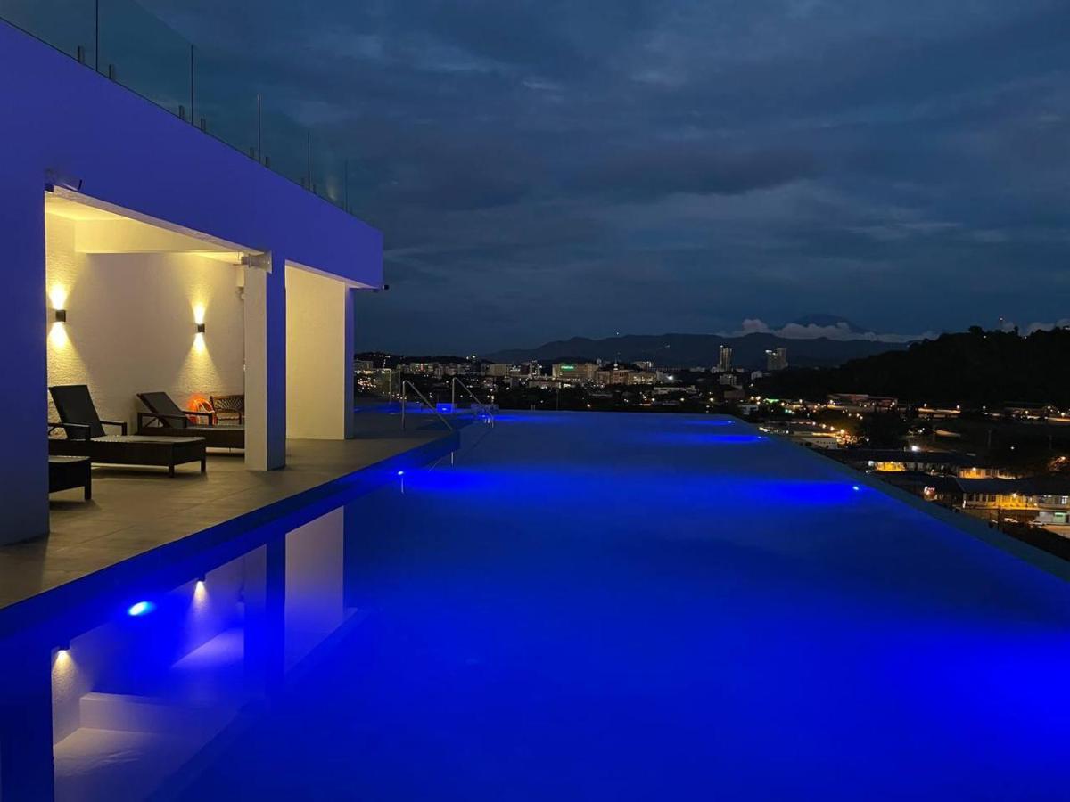 QUEENSLAND SUITES at Aru Suites, Kota Kinabalu Bagian luar foto