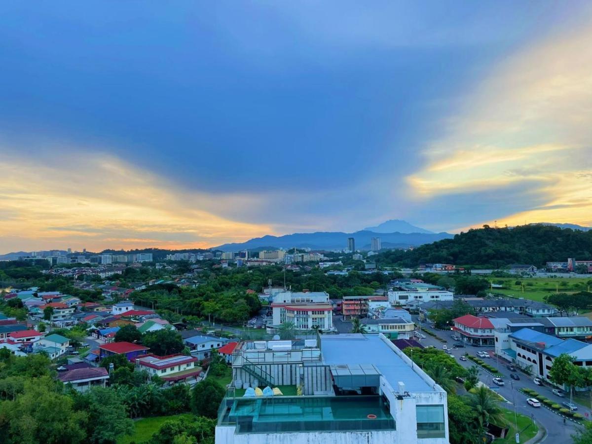QUEENSLAND SUITES at Aru Suites, Kota Kinabalu Bagian luar foto