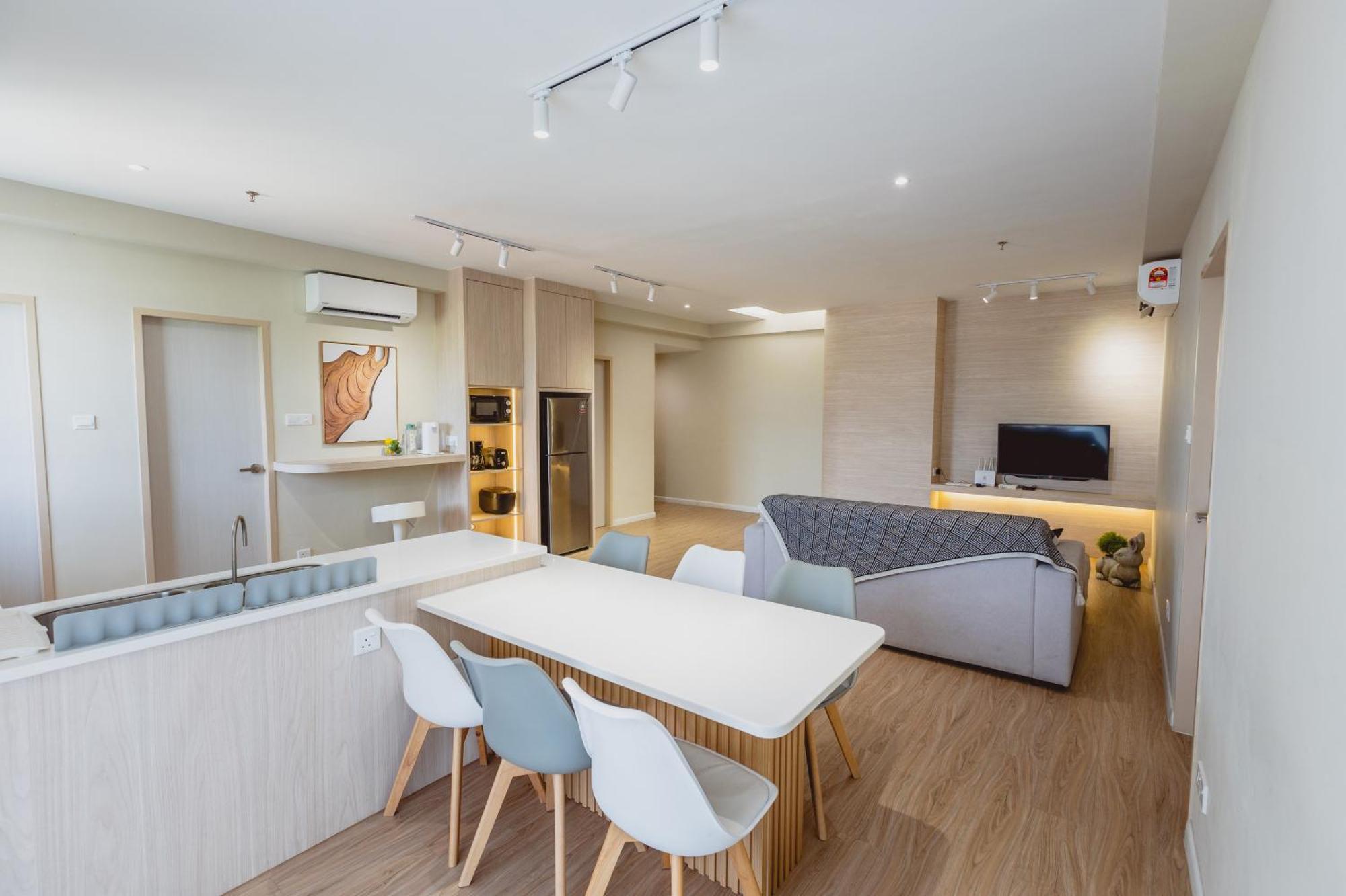 QUEENSLAND SUITES at Aru Suites, Kota Kinabalu Bagian luar foto